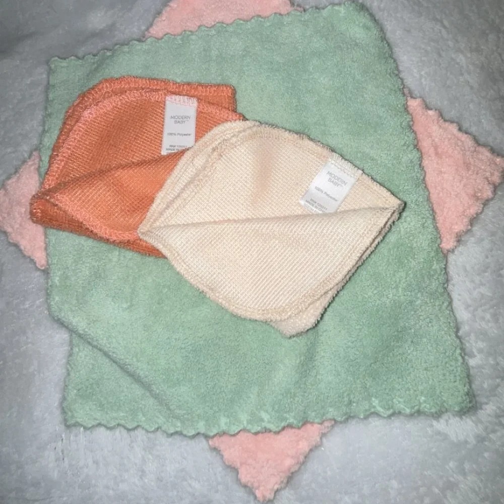 Brand New Towel Bundle from Modern Baby - Softest Towels Around!